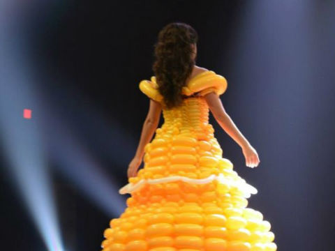 Balloon Dress on Roller Skates Winking Derby Dunedin Wearable Art Show